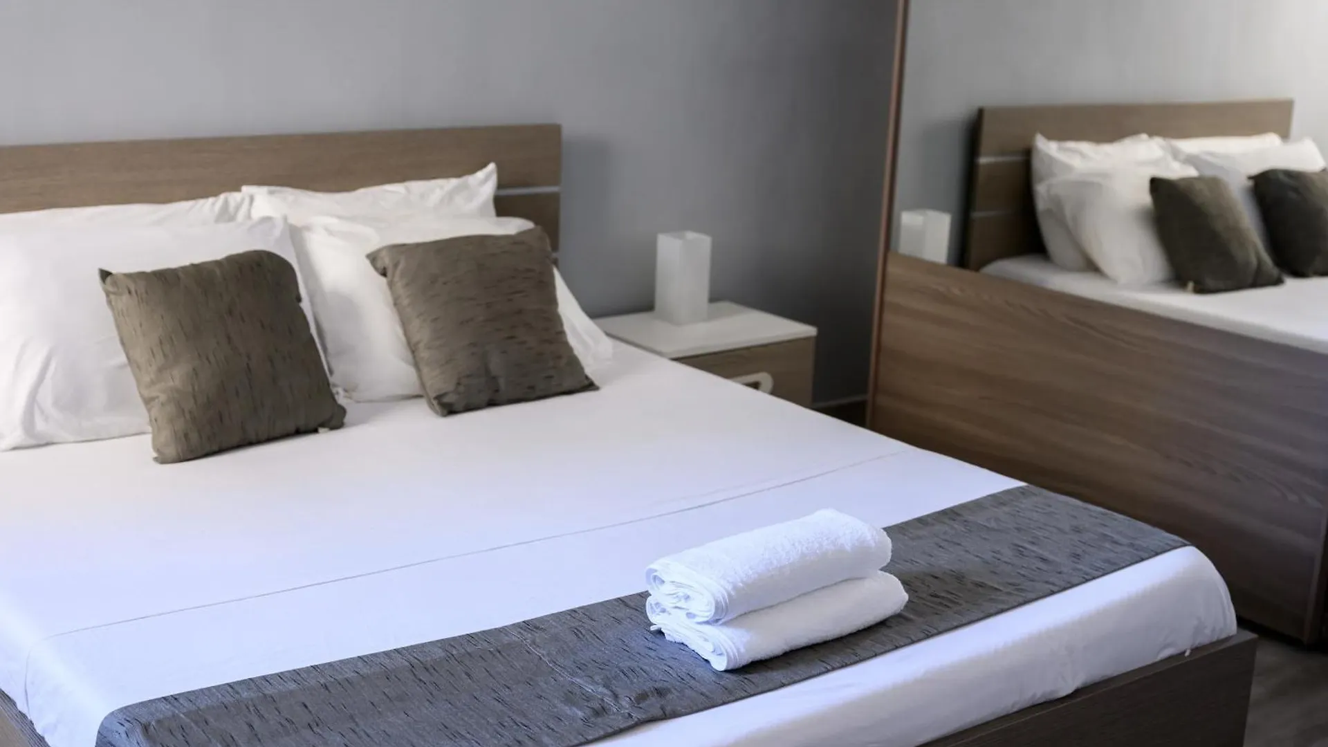 Проживание в семье F9 Room 1, Private Double Room With Private Bathroom In Shared Flat Мсида Мальта