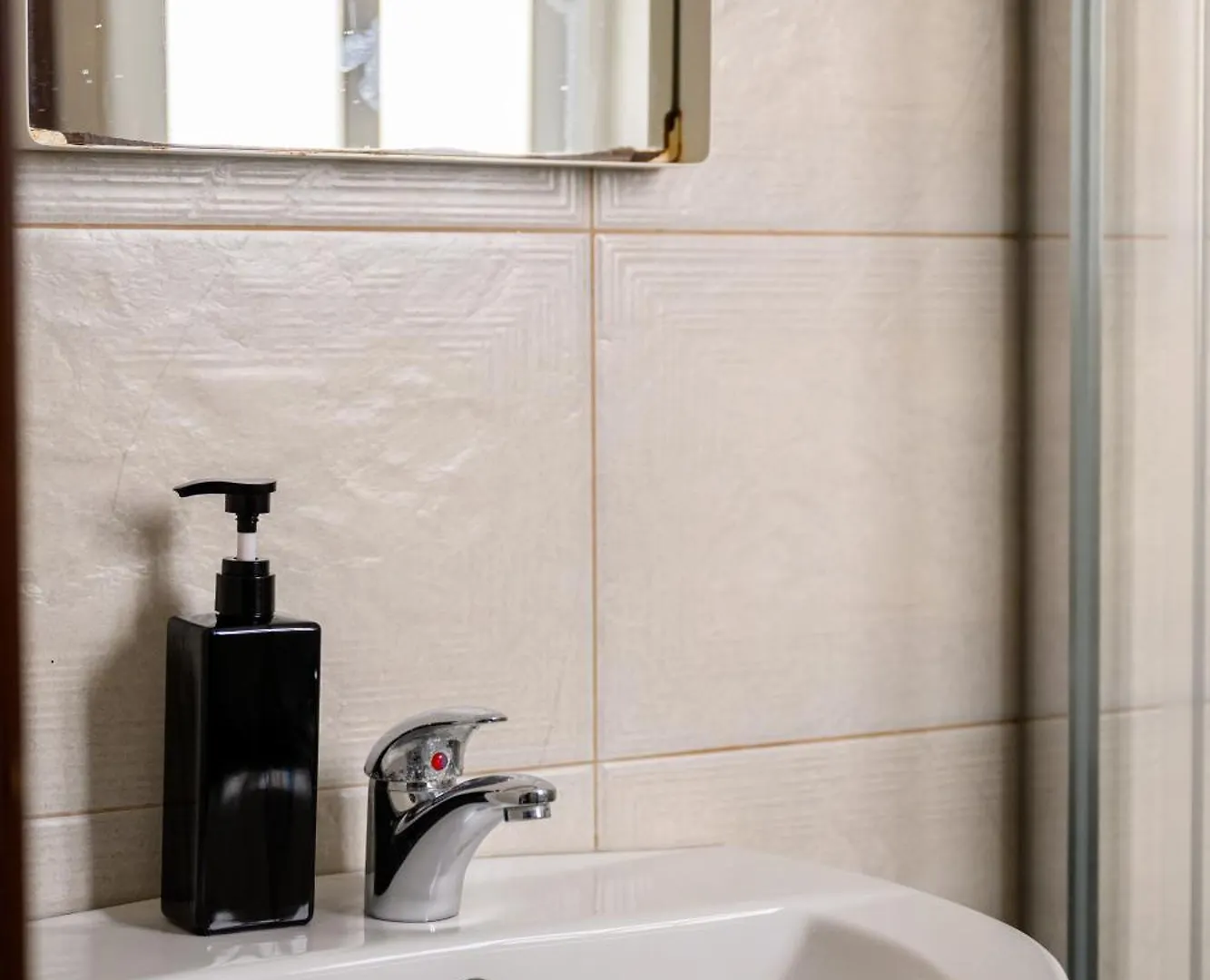 F9 Room 1, Private Double Room With Private Bathroom In Shared Flat Msida Malta