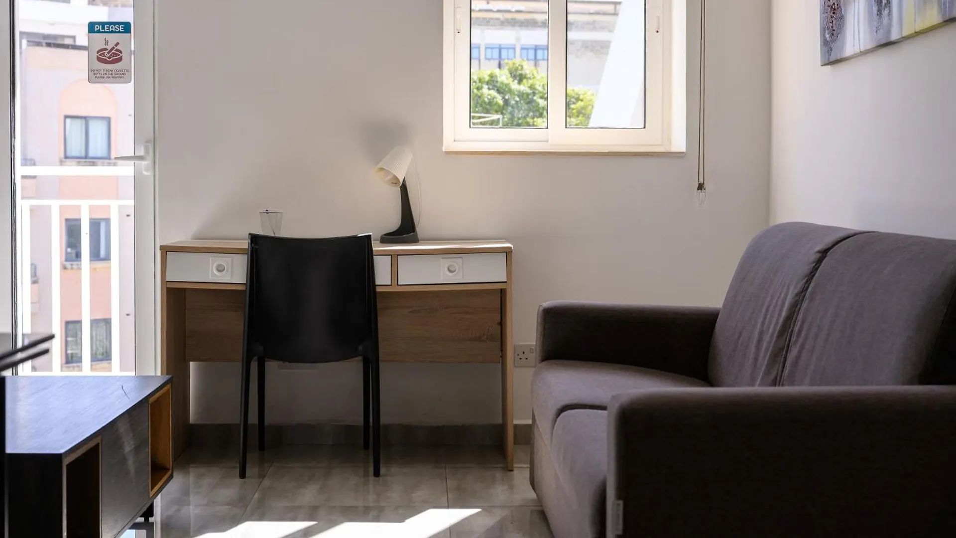 F9 Room 1, Private Double Room With Private Bathroom In Shared Flat Msida Homestay