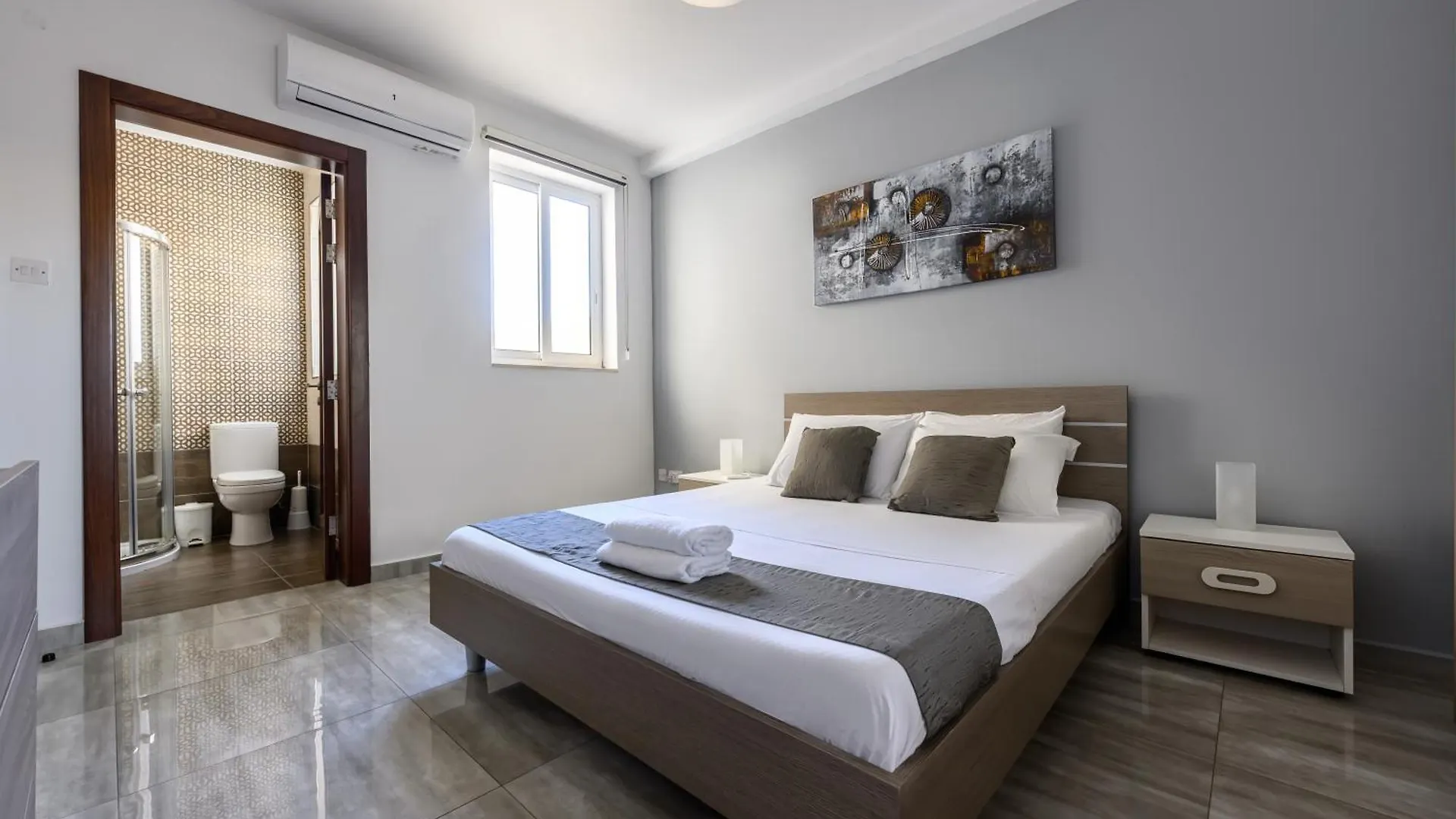 F9 Room 1, Private Double Room With Private Bathroom In Shared Flat Msida