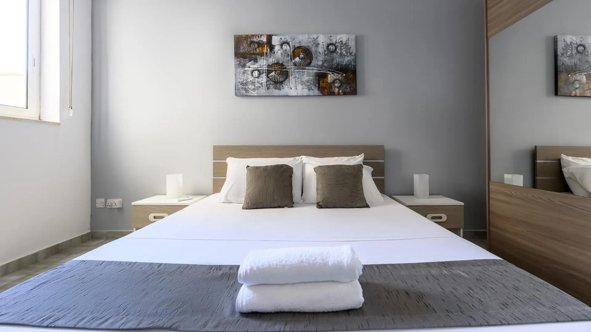 F9 Room 1, Private Double Room With Private Bathroom In Shared Flat Msida Malta